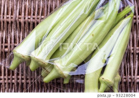 日本の野菜の無人販売所・オクラ 93228004