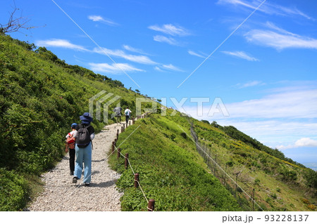 滋賀県 伊吹山で山登り風景を撮影した写真 93228137