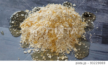 蜂蜜がかかったオートミール 93229069