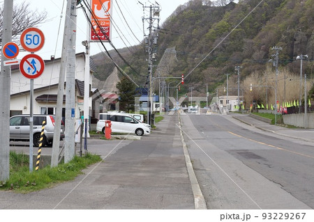 北海道　島牧　丸ポストのある風景（セイコーマート島牧店） 93229267