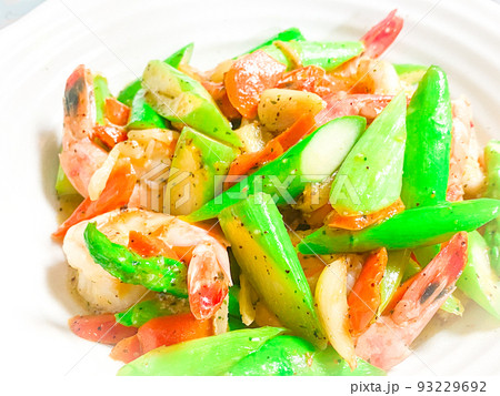 中国家庭料理・芦笋炒虾仁（アスパラとえびの中華炒め） 93229692