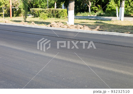 An empty wide street of the city with new asphalt An empty wide street of the city with new asphalt 93232510