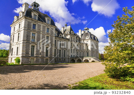 Medieval castle of France in Loire valley - beautiful elegant Chateau de Cheverny, popular tourist attraction 93232840