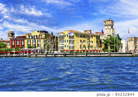 scenic lago di Garda - Sirmione, Italy 93232844
