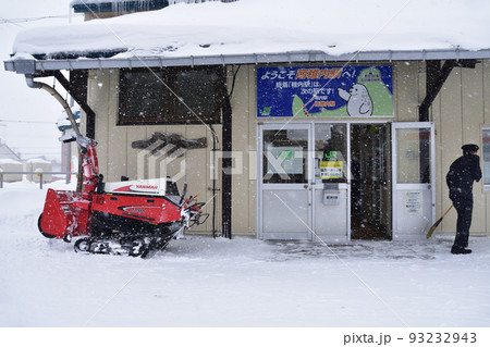 2021年12月の北海道、旭川駅から稚内駅までの宗谷本線の風景 93232943