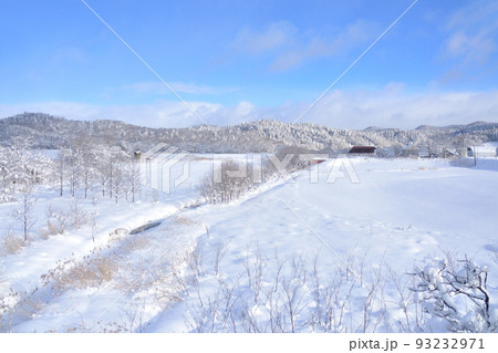 2021年12月の北海道、旭川駅から稚内駅までの宗谷本線の風景 93232971