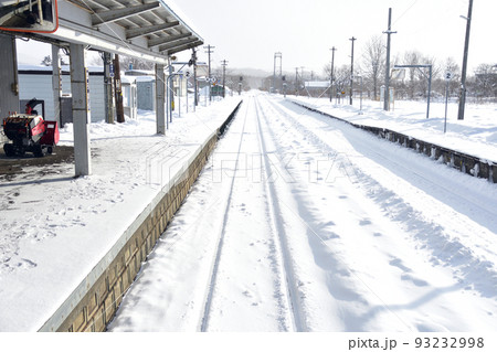 2021年12月の北海道、旭川駅から稚内駅までの宗谷本線の風景 93232998