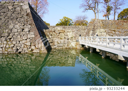 八代城跡のお堀と石垣（熊本県八代市） 93233244