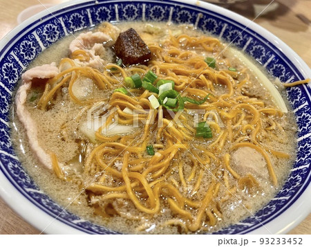 マレーシアのポークヌードル(揚げ麺) マレーシアのポークヌードル(揚げ麺) 93233452