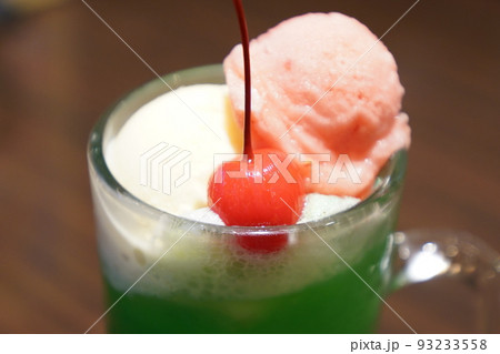 クリームソーダ（メロンソーダのアイス載せ）③ 93233558