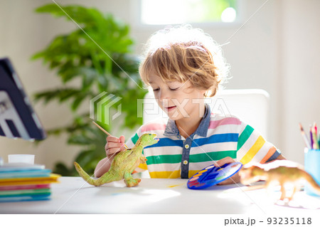 Online remote learning. School kids with computer. 93235118