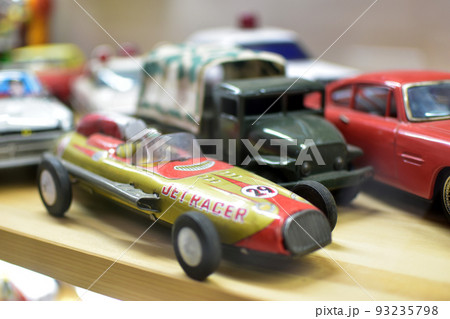 レトロなブリキの車 93235798
