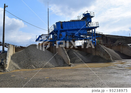 砕石工場 建設資材の生産現場 93238975