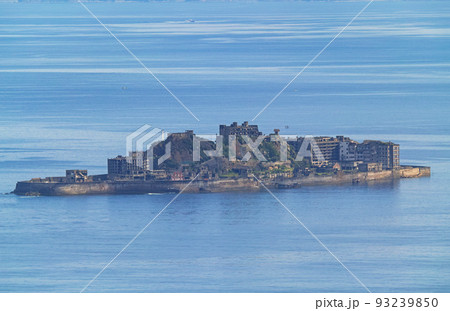 長崎県/ 軍艦島（端島）権現山展望公園からの遠景（超望遠レンズ撮影） 93239850