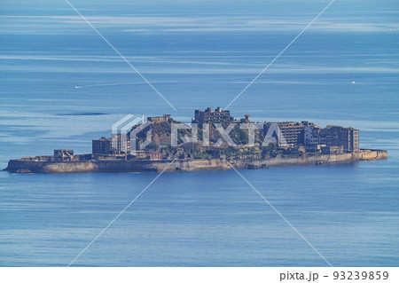 長崎県/ 軍艦島（端島）権現山展望公園からの遠景（超望遠レンズ撮影） 93239859