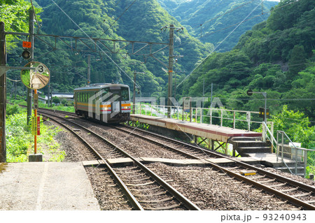 芸備線(伯備線)布原駅に入線する新見行き普通ディーゼル車3 岡山県新見市 芸備線(伯備線)布原駅に入線する新見行き普通ディーゼル車3 岡山県新見市 93240943