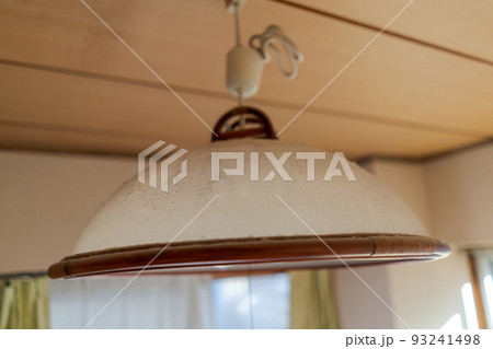 電気の傘のほこり 93241498