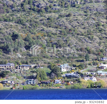 ニュージーランドの風景 / ワカティプ湖の湖畔 ニュージーランドの風景 / ワカティプ湖の湖畔 93243692