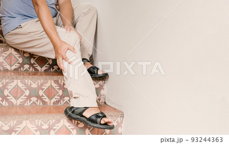 Man hand massage physiotherapy leg is sore and numb, exhausted, tingling. Man hand massage physiotherapy leg is sore and numb, exhausted, tingling. 93244363