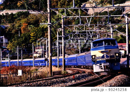 1999年 東海道線を走るEF6654ブルートレイン富士 1999年 東海道線を走るEF6654ブルートレイン富士 93245258