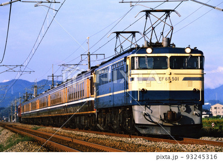 1999年 信越線を走るEF65501プッシュプルお座敷列車くつろぎの写真素材 [93245316] - PIXTA
