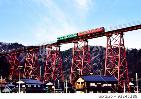 2006年 旧余部鉄橋を行くキハ40系普通列車2両 2006年 旧余部鉄橋を行くキハ40系普通列車2両 93245389
