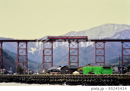 2006年　旧余部鉄橋を行キハ47系普通列車2両 93245414