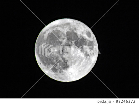 8月の満月スタージョンムーン、ティコやプラトン等のクレーターや、静香の海などの海が見られます。 93246372