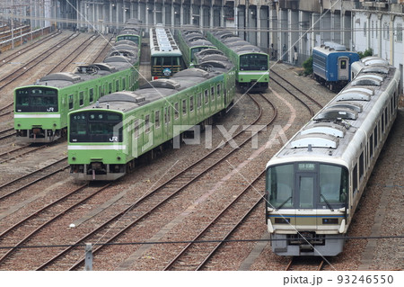網干総合車両所宮原支所に留置中の車両：おおさか東線201系電車 93246550