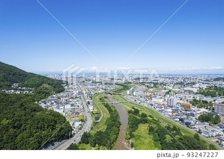 大雨後の札幌市南区を空撮(増水した豊平川) 大雨後の札幌市南区を空撮(増水した豊平川) 93247227