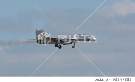 ポーランド空軍MiG-29デモチーム着陸進入 ポーランド空軍MiG-29デモチーム着陸進入 93247882