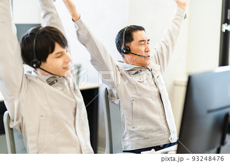 ビジネスシーン、休憩、オペレーター、作業服 ビジネスシーン、休憩、オペレーター、作業服 93248476