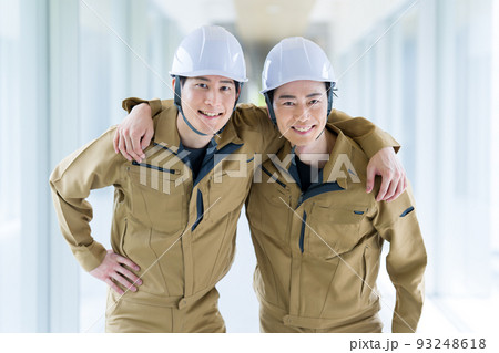 作業員の男性 93248618