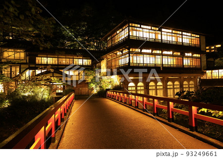 【群馬県】四万温泉　積善館の夜景 93249661