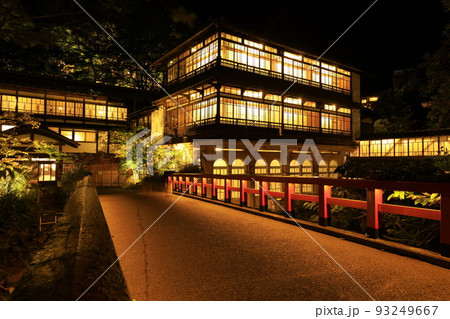 【群馬県】四万温泉 積善館の夜景 【群馬県】四万温泉 積善館の夜景 93249667