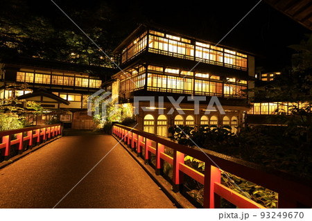 【群馬県】四万温泉　積善館の夜景 93249670