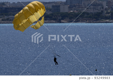 Parachut with speedboat people having fun on the sea 93249983