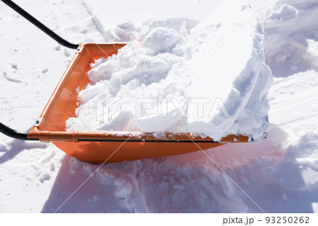 雪かき 除雪イメージ スノーダンプ 雪かき 除雪イメージ スノーダンプ 93250262