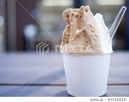 カップに入ったコーヒージェラート カップに入ったコーヒージェラート 93250828