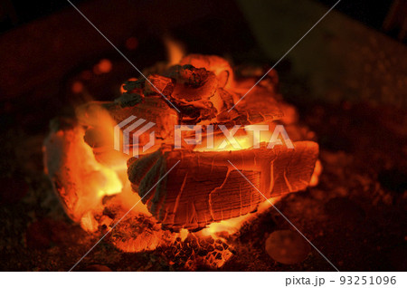炭火の炎 炭火の炎 93251096