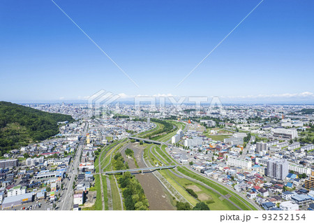 大雨後の札幌市南区を空撮(増水した豊平川) 大雨後の札幌市南区を空撮(増水した豊平川) 93252154