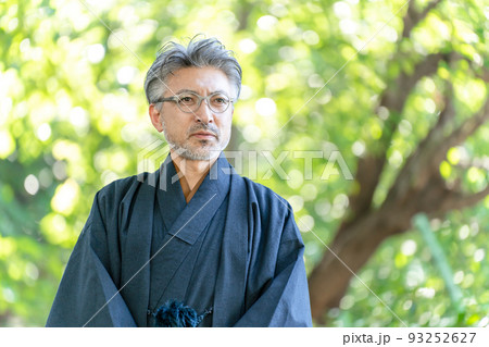 着物の男性 93252627