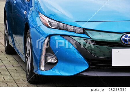 自動車イメージ　トヨタプリウスPHVのフロントマスク 93253552