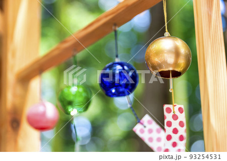 夏の熊野神社(熊野大社)の風景 風鈴の飾り「かなで」 山形県南陽市 夏の熊野神社(熊野大社)の風景 風鈴の飾り「かなで」 山形県南陽市 93254531