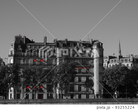 フランスのパリの街並 93255224