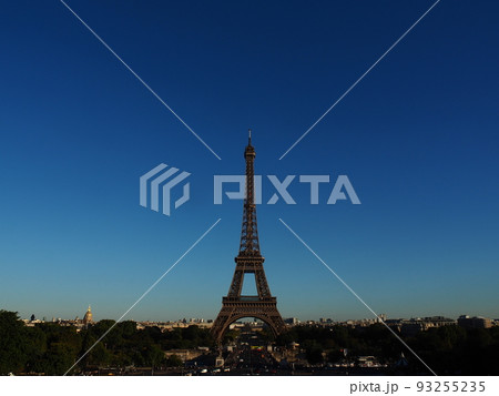 フランスのパリの街並 93255235