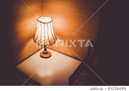レトロな照明のイメージ 93256499