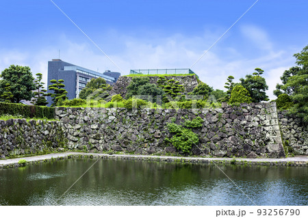 大分市役所と府内城址 93256790