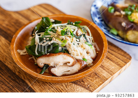 きのことわかめの和え物 きのことわかめの和え物 93257863