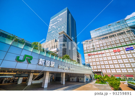 日本の東京都市景観 東京・新宿駅や高島屋などを望む 93259891